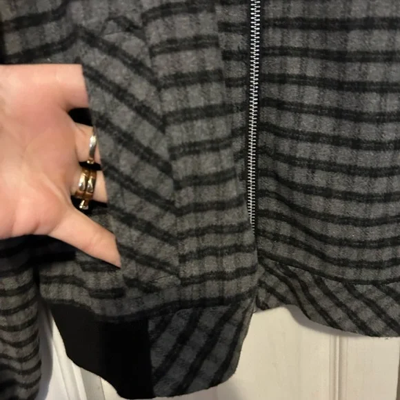 Riley & Rae bomber jacket - Picture 5 of 8